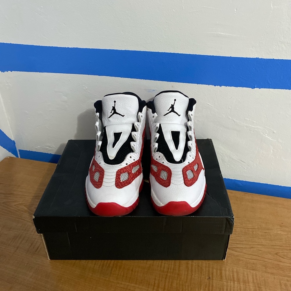 Air Jordan 11 low ie  white gym red